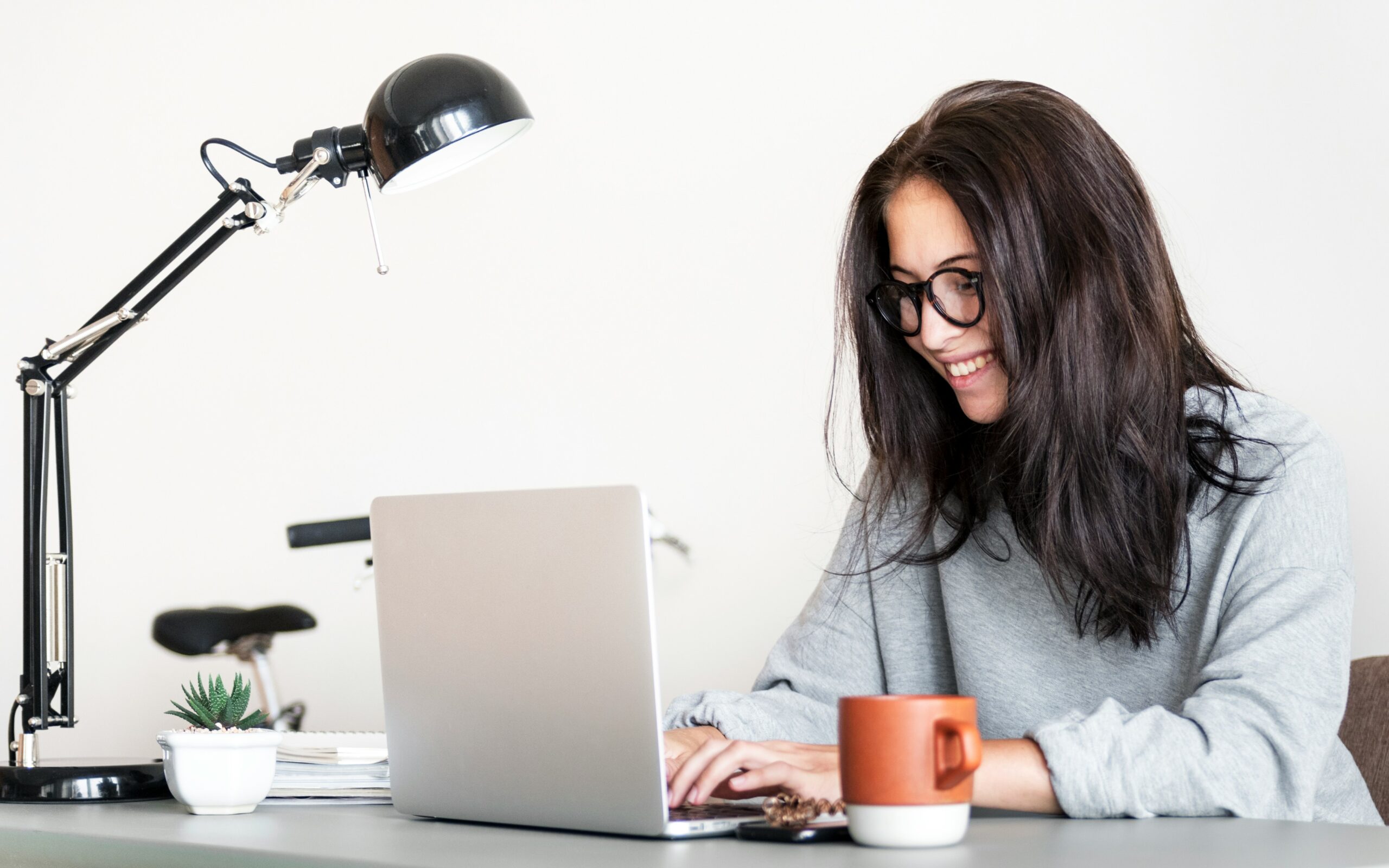 How to Create a Clutter-Free Home Office